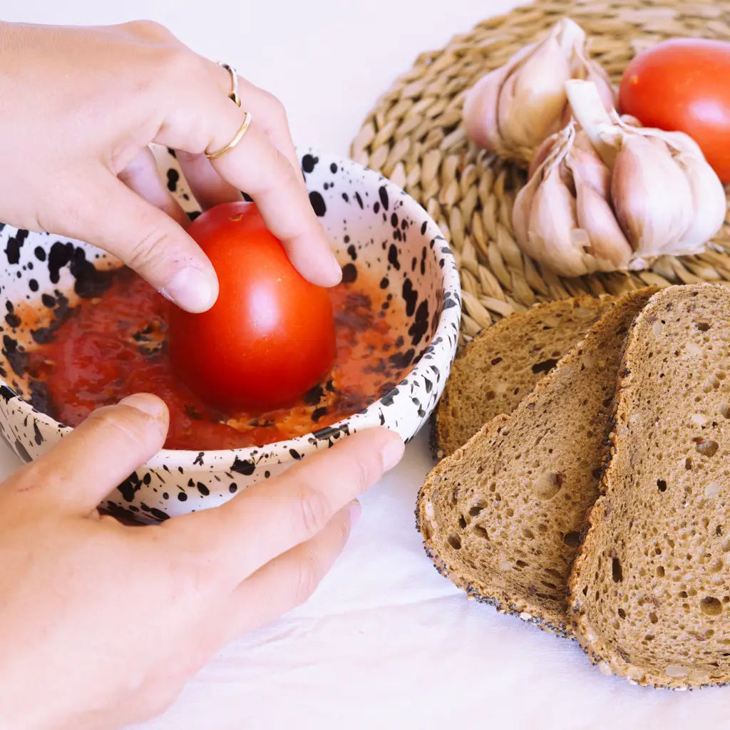 Andalusian Breakfast in Two Minutes: Bread with Tomato and Garlic