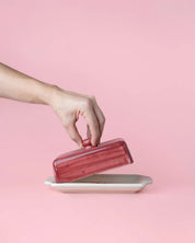 Artisanal Burgundy Ceramic Butter Dish - Noelle – Handmade Butter Dish by Alfar Tierra Cocida - Kúbome