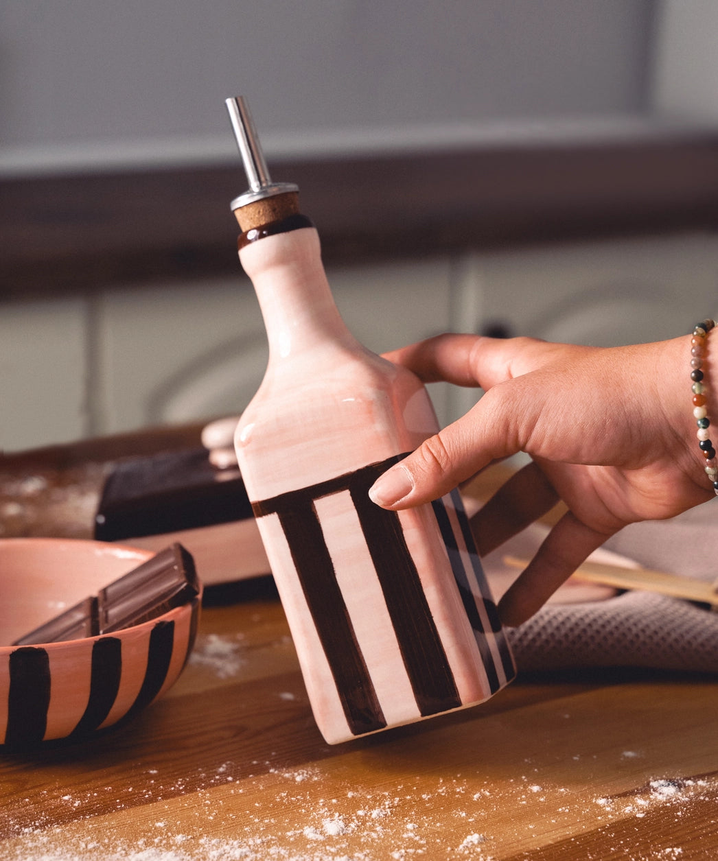 Ceramic Oil Dispenser 475ml - Chocolate – Handmade Oil Dispenser by Alfar Tierra Cocida - Kúbome