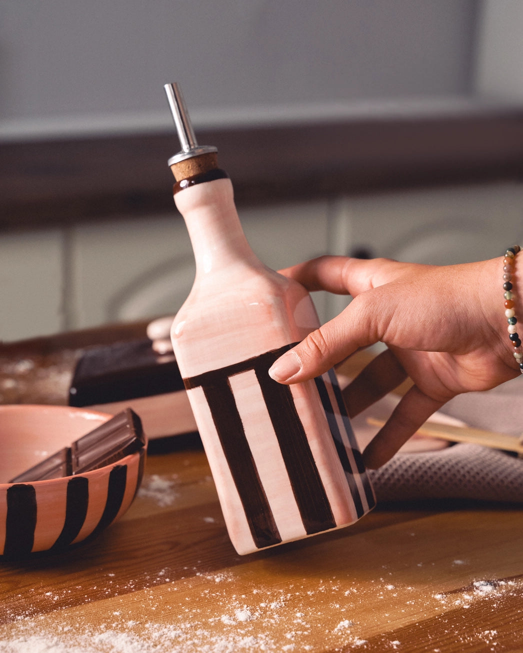 Ceramic Oil Dispenser 475ml - Chocolate – Handmade Oil Dispenser by Alfar Tierra Cocida - Kúbome