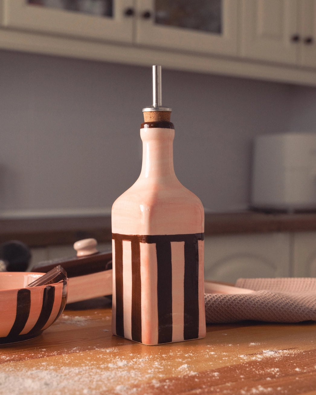 Ceramic Oil Dispenser 475ml - Chocolate – Handmade Oil Dispenser by Alfar Tierra Cocida - Kúbome