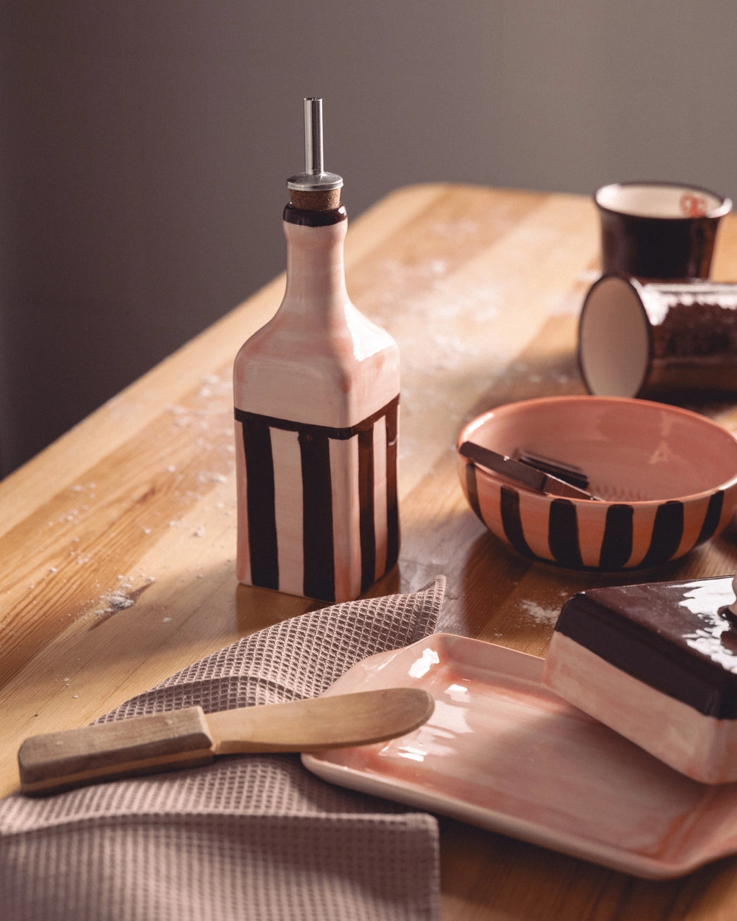 Ceramic Oil Dispenser 475ml - Chocolate – Handmade Oil Dispenser by Alfar Tierra Cocida - Kúbome