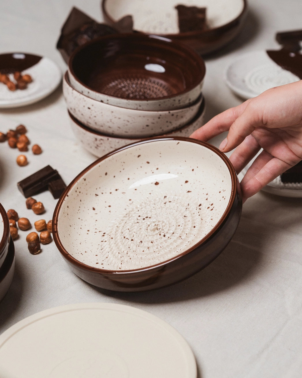 Large Ceramic Grater Plate - Brownie – Handmade Grater by Alfar Tierra Cocida - Kúbome