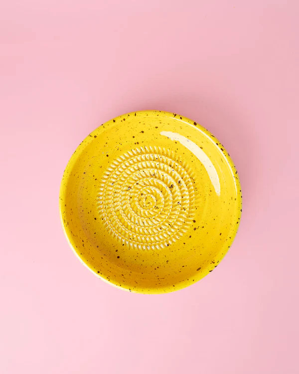 Large Ceramic Grater Plate- Cinnamon – Handmade Grater by Alfar Tierra Cocida - Kúbome