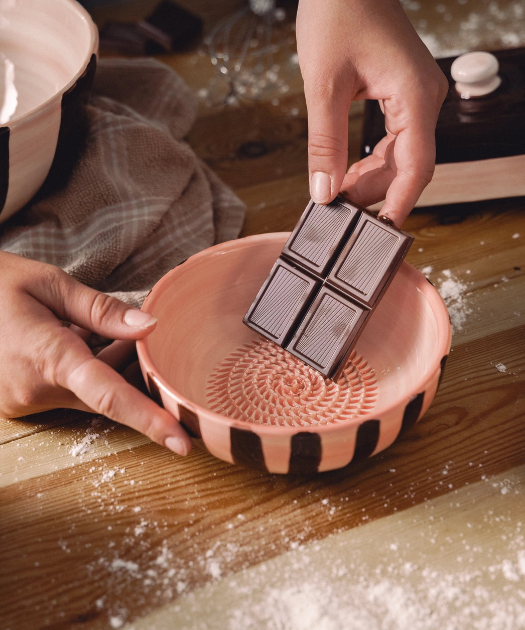 *Limited Edition* Medium Pottery Grater Plate – Chocolate – Handmade Grater by Alfar Tierra Cocida - Kúbome