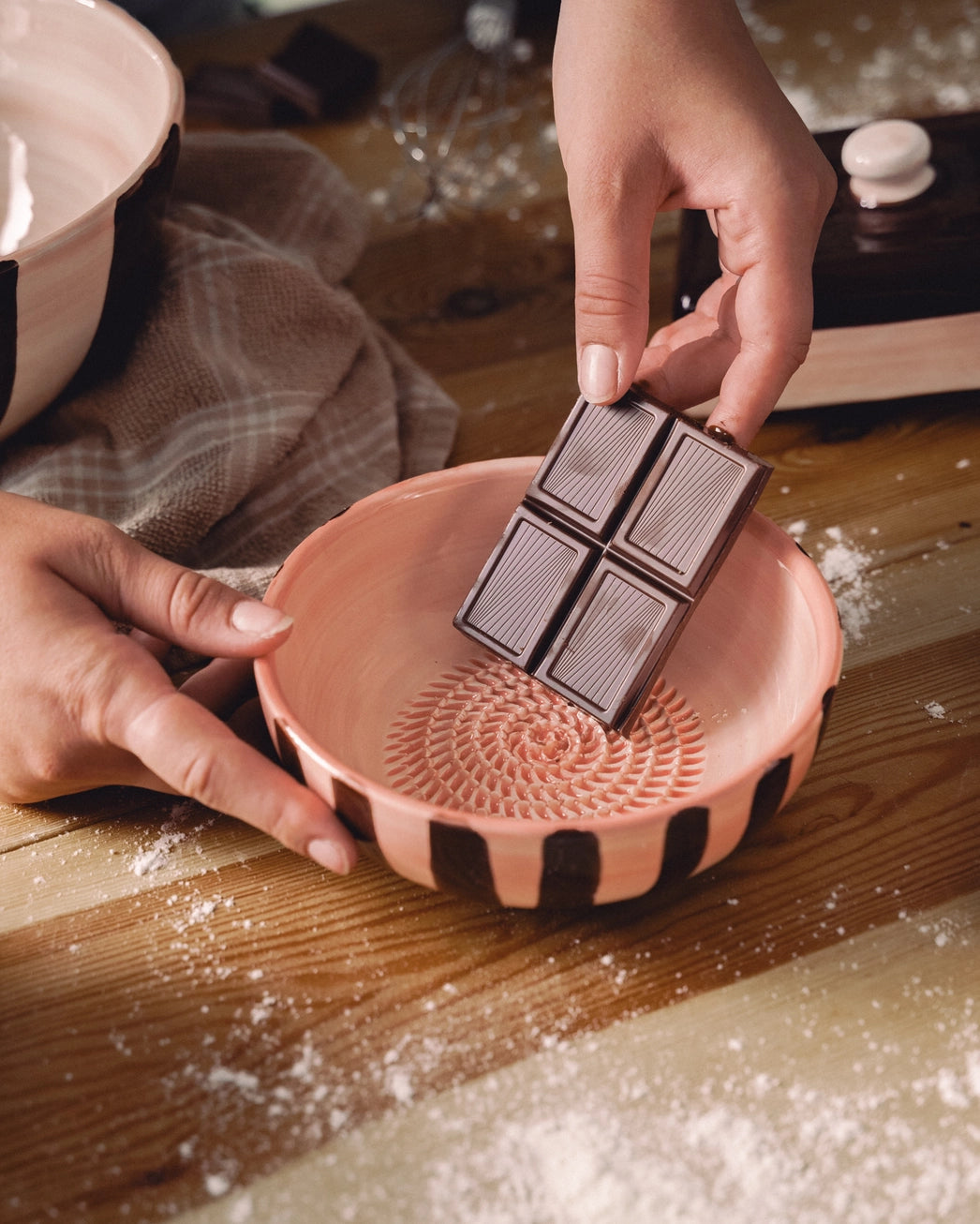 *Limited Edition* Medium Pottery Grater Plate – Chocolate – Handmade Grater by Alfar Tierra Cocida - Kúbome