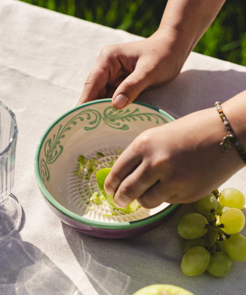 Medium Ceramic Grater Plate - Esmeralda – Handmade Grater by Alfar Tierra Cocida - Kúbome