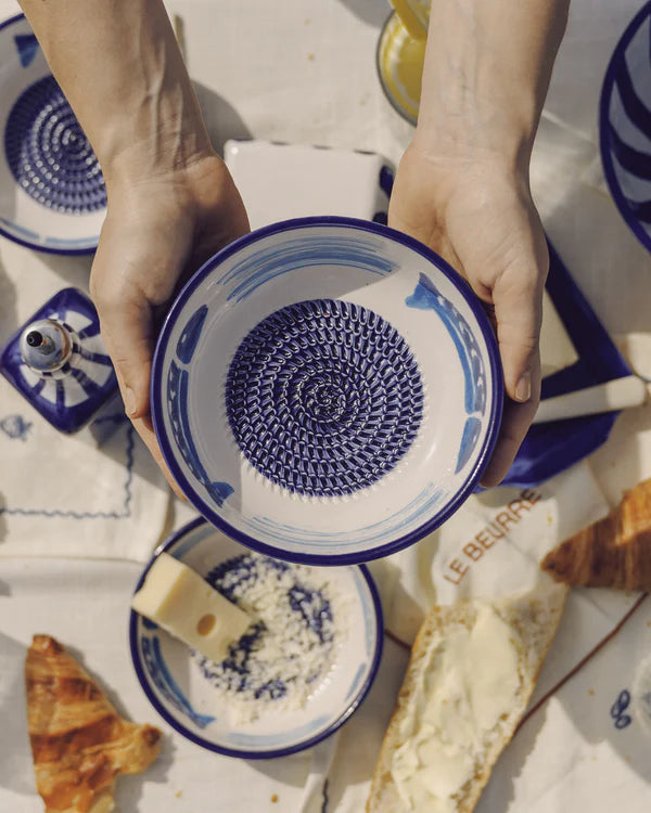 Medium Pottery Grater Plate – Tuna – Handmade Grater by Alfar Tierra Cocida - Kúbome