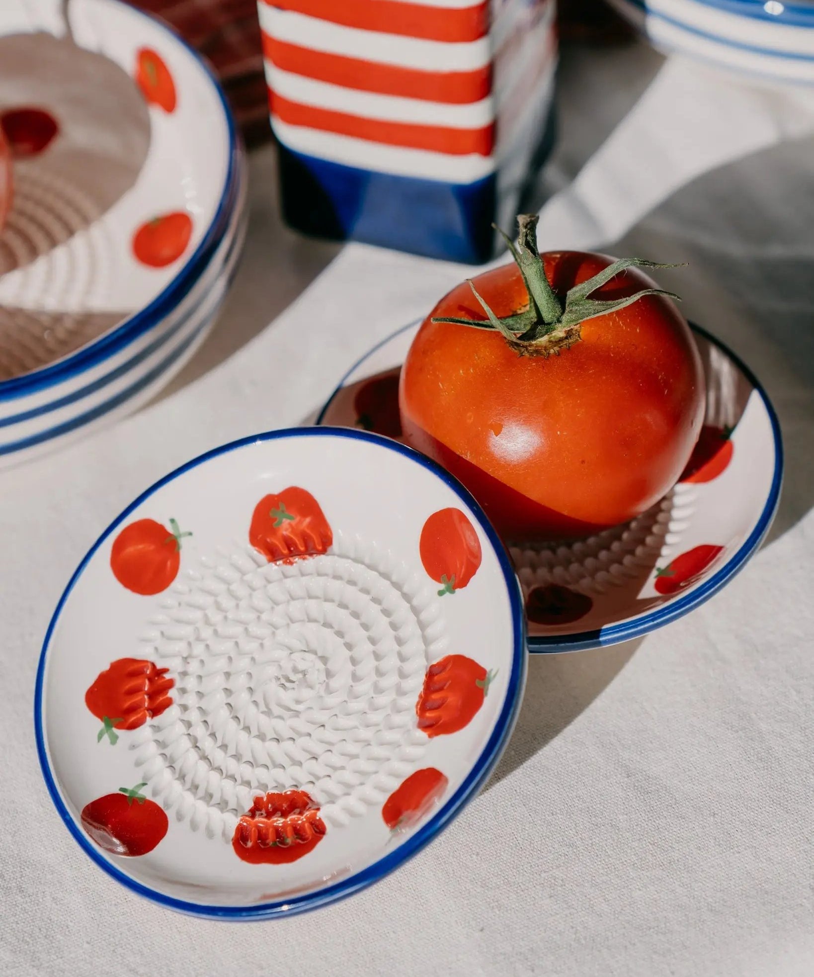 Small Ceramic Grater Plate - Pomodoro – Handmade Grater by Alfar Tierra Cocida - Kúbome