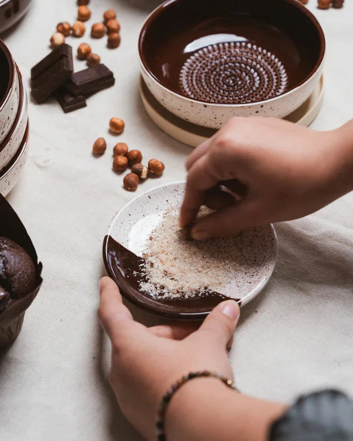 Small Ceramic Plate Food Grater - Hazelnut – Handmade Grater by Alfar Tierra Cocida - Kúbome