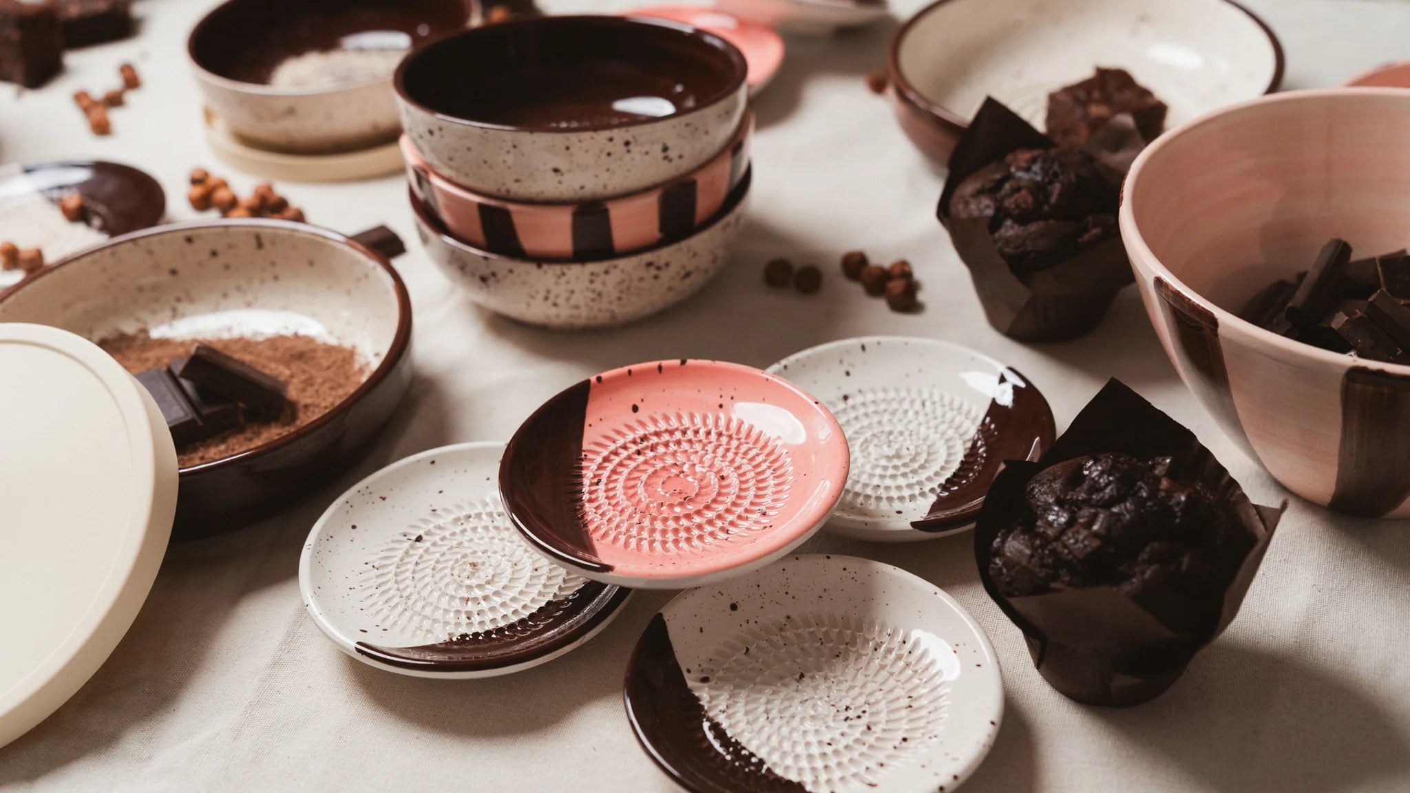 Small Ceramic Plate Food Grater - Hazelnut – Handmade Grater by Alfar Tierra Cocida - Kúbome