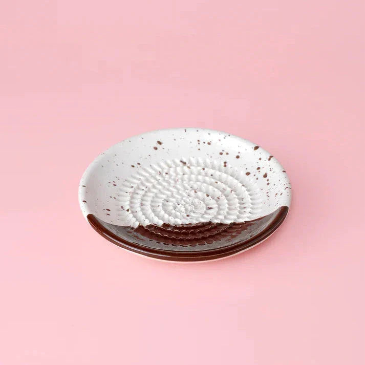 Small Ceramic Plate Food Grater - Hazelnut – Handmade Grater by Alfar Tierra Cocida - Kúbome