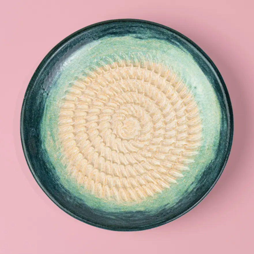 Small Grater Ceramic Dish - Brisa – Handmade Grater by Alfar Tierra Cocida - Kúbome