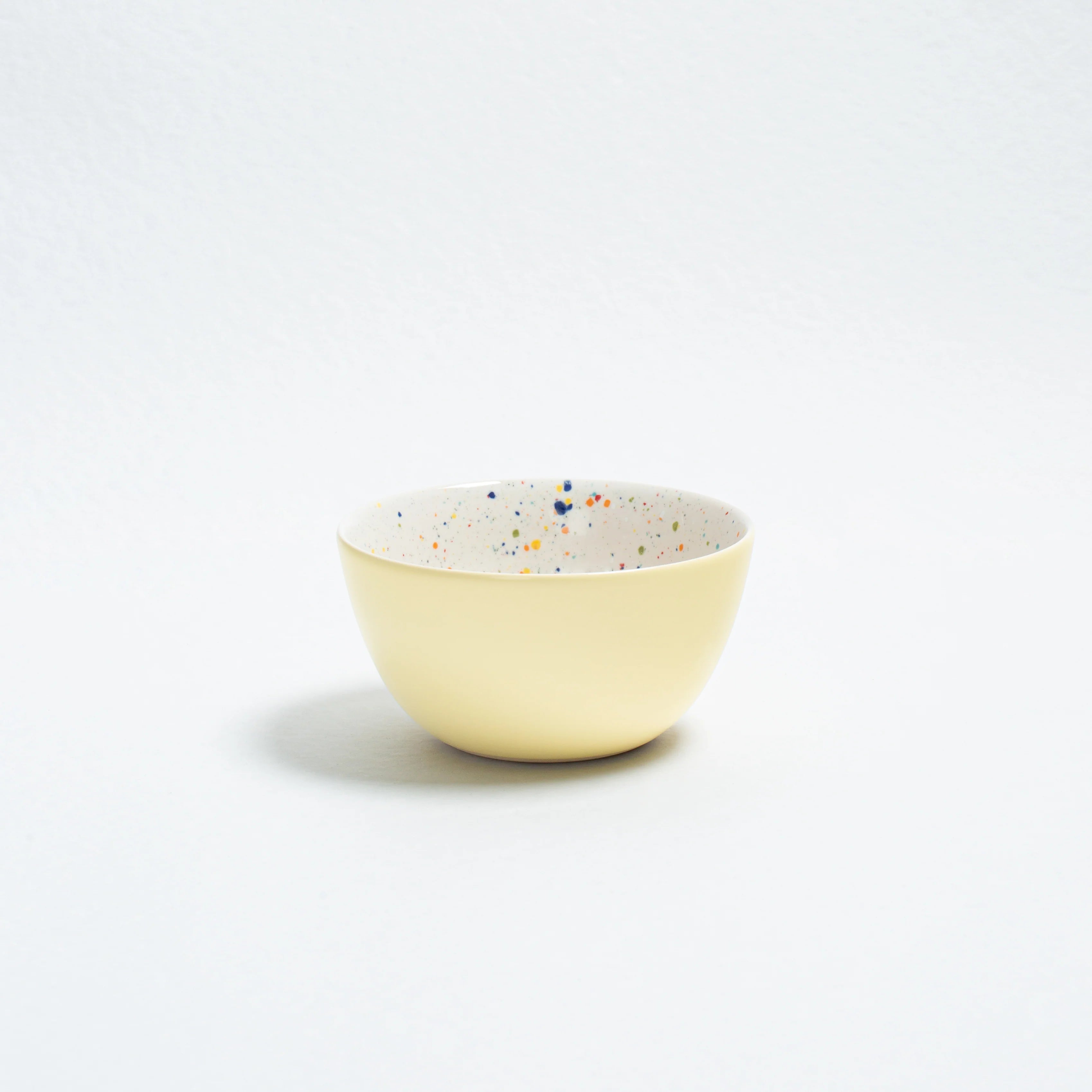 Breeze Party In Stoneware Bowl 16cm – Handmade Bowls by Egg Back Home - Kúbome