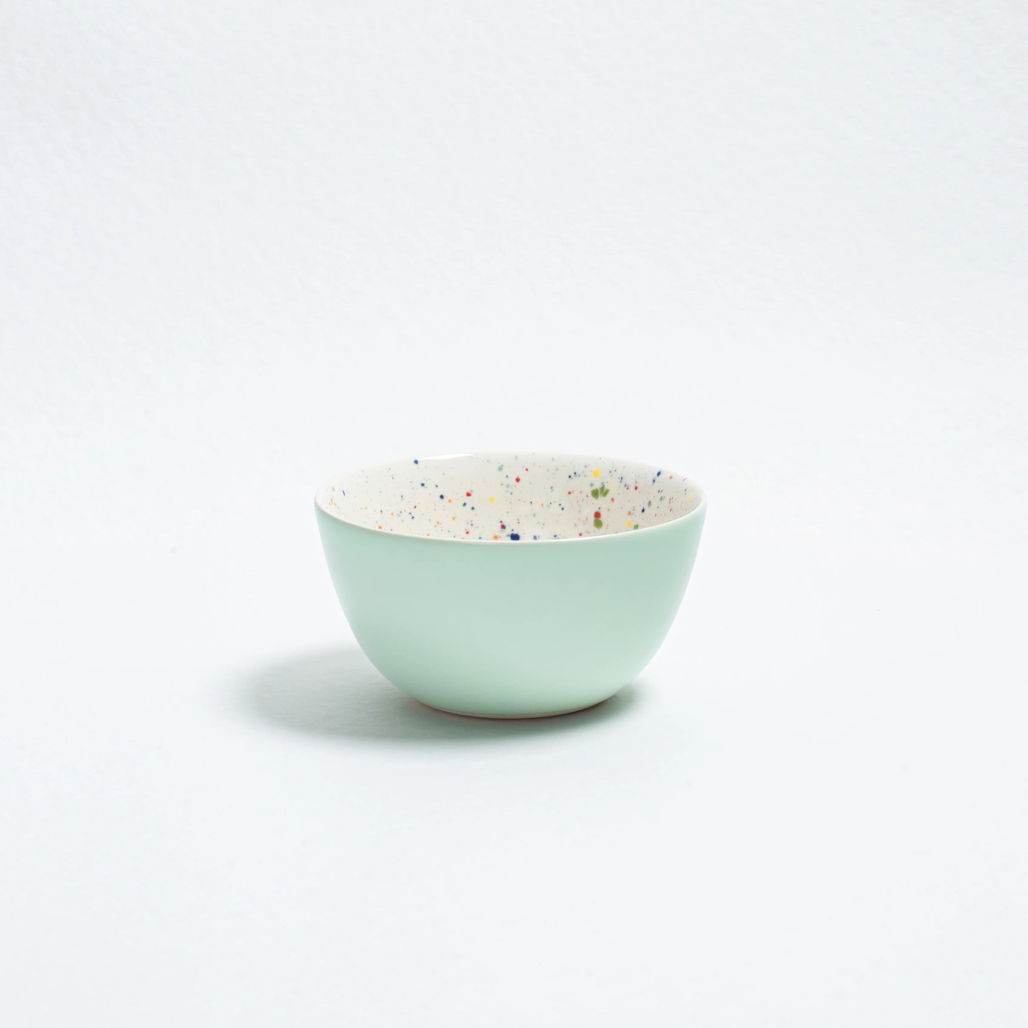 Breeze Party In Stoneware Bowl 16cm – Handmade Bowls by Egg Back Home - Kúbome