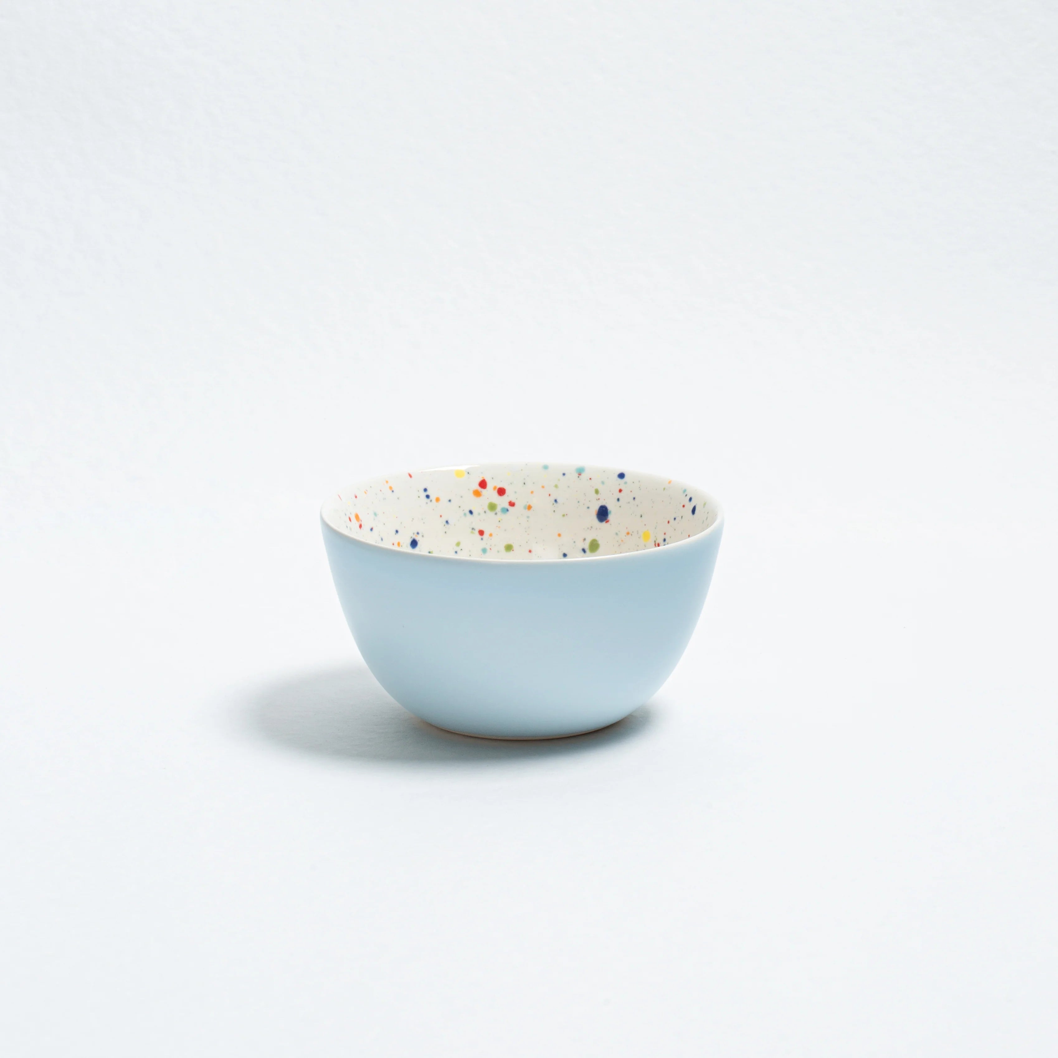 Breeze Party In Stoneware Bowl 16cm – Handmade Bowls by Egg Back Home - Kúbome