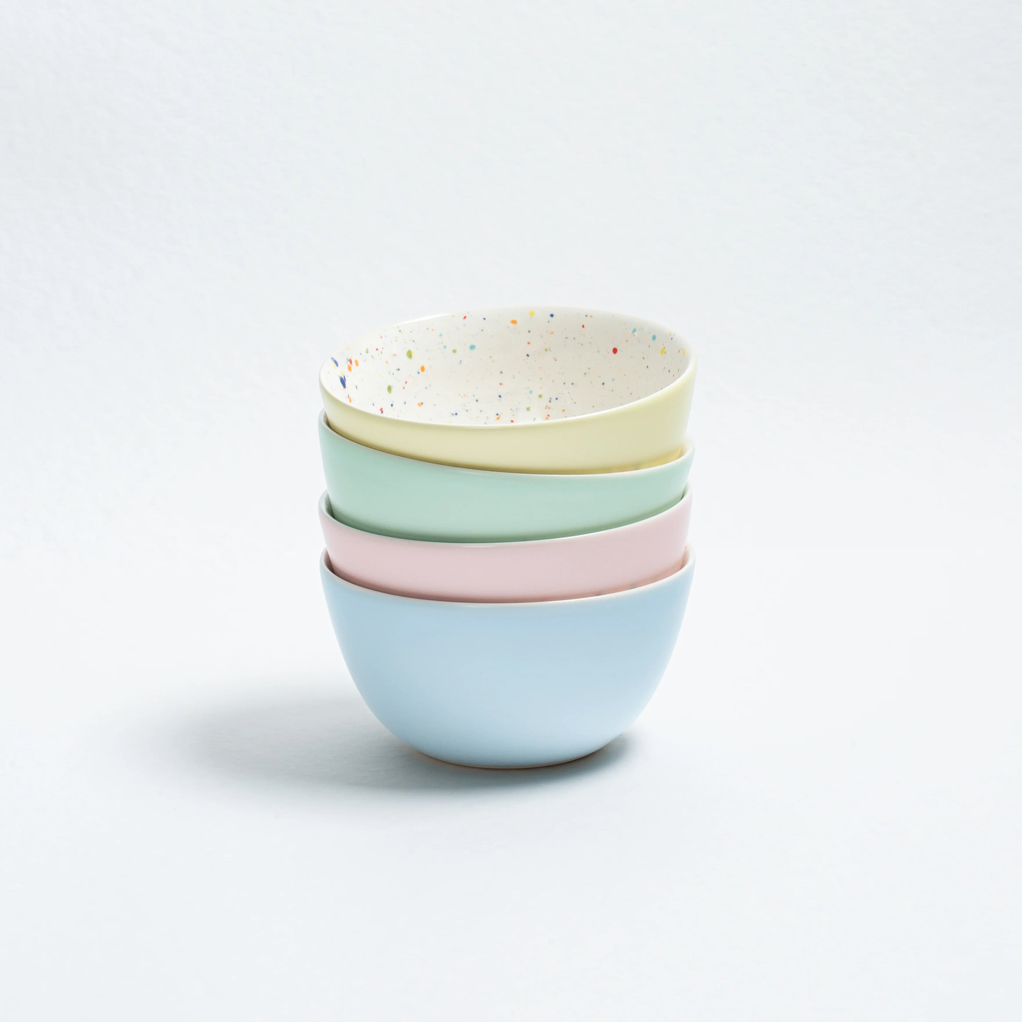 Breeze Party In Stoneware Bowl 16cm – Handmade Bowls by Egg Back Home - Kúbome