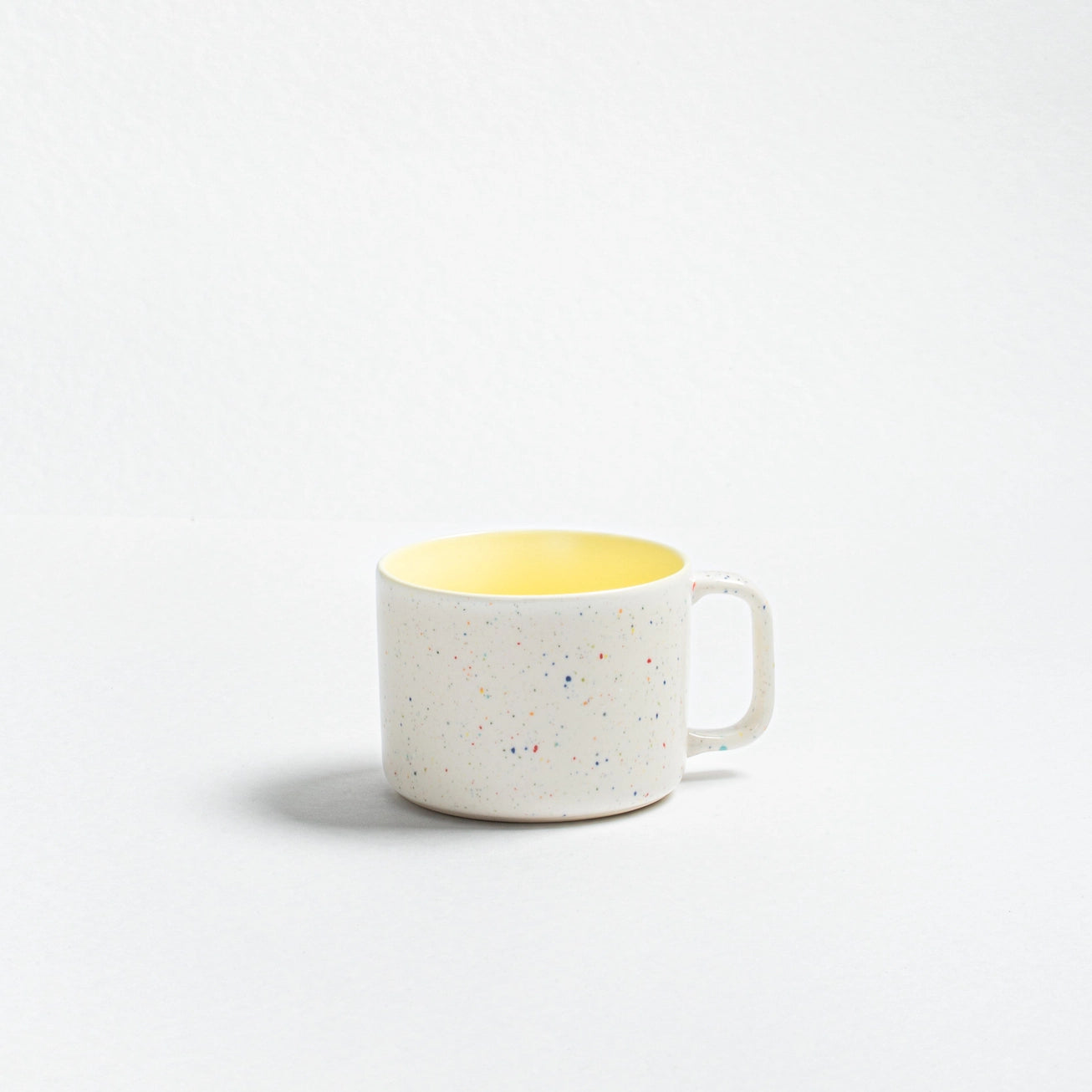 Breeze Party Out Stoneware Mug 450ml – Handmade  by Egg Back Home - Kúbome
