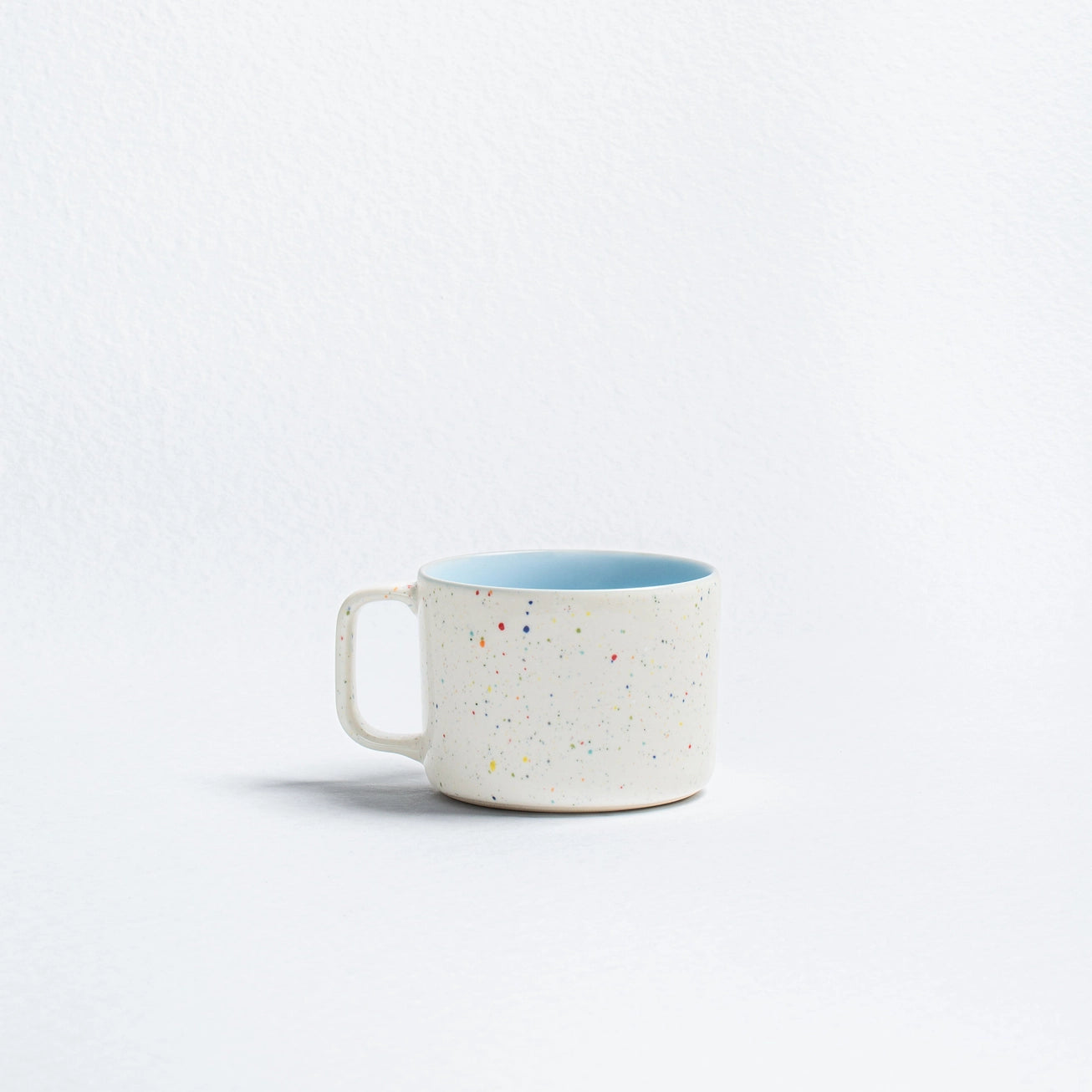 Breeze Party Out Stoneware Mug 450ml – Handmade  by Egg Back Home - Kúbome