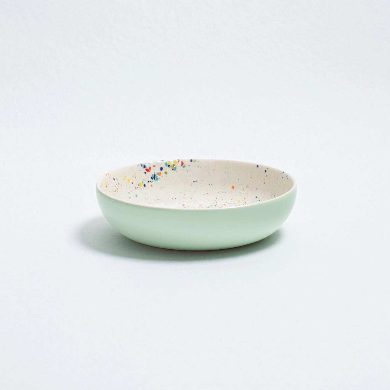 Breeze Party in Stoneware Pasta Plate 21cm – Handmade Pasta Plate by Egg Back Home - Kúbome