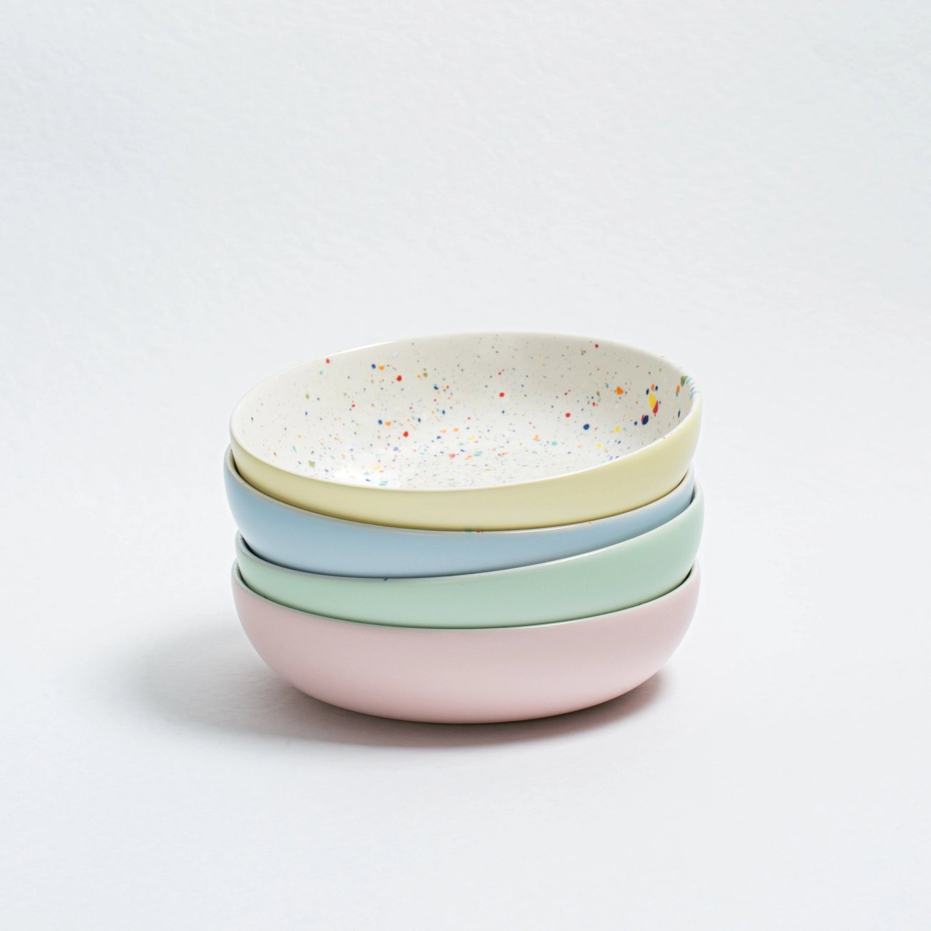 Breeze Party in Stoneware Pasta Plate 21cm – Handmade Pasta Plate by Egg Back Home - Kúbome